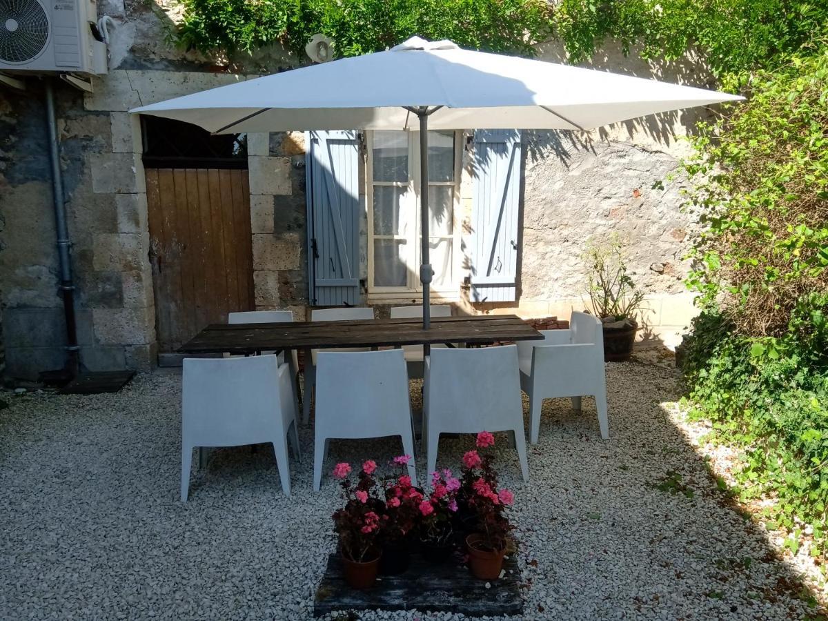 La Poste Saulgond Villa Exterior photo