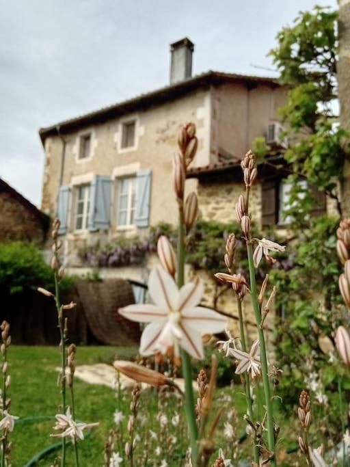 La Poste Saulgond Villa Exterior photo